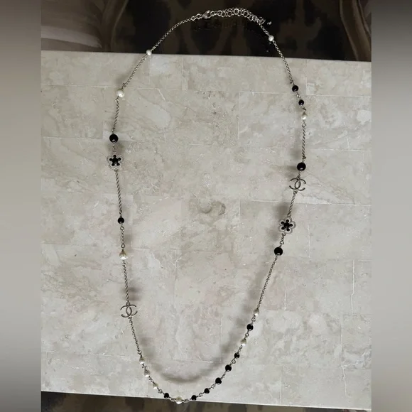 CHANEL 2019 Faux Pearl, Strass & Bead CC Station Necklace - Picture 2 of 11